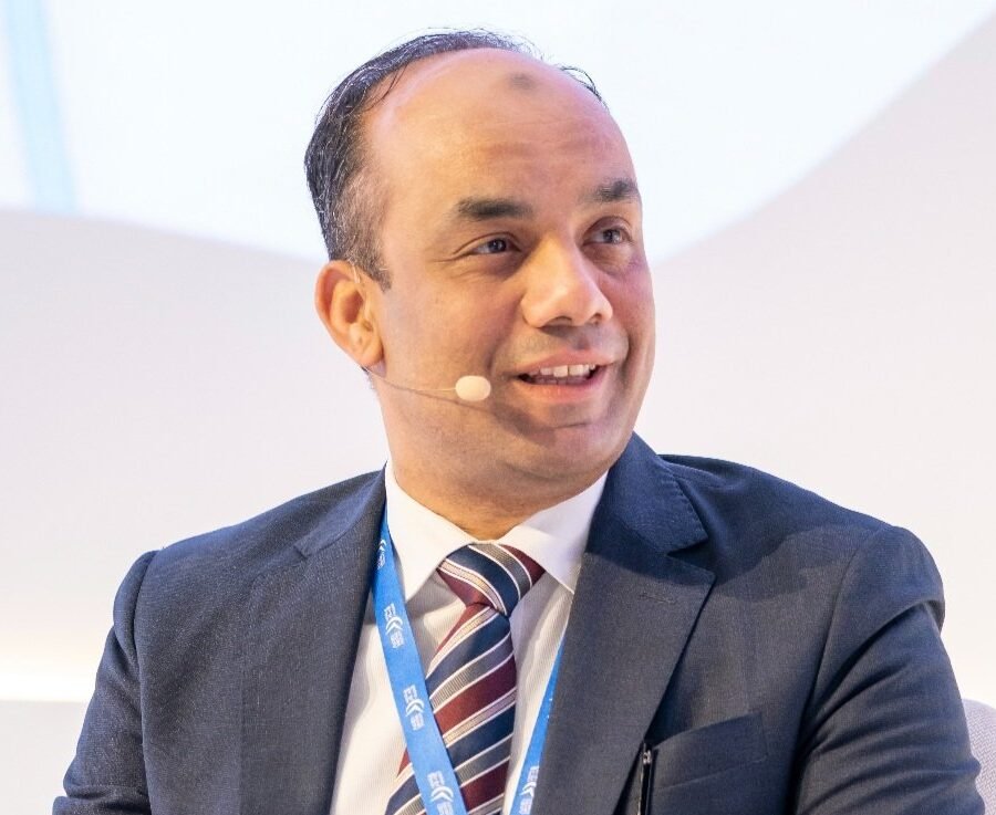 الروائي أسامة الشاذلي: الذكاء الاصطناعي أداة لتجويد الرواية.. والعلم مفتاح بناء الوعي