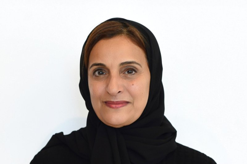 الشيخة لبنى القاسمي.. المرأة التي فتحت باب الوزارة